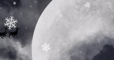 Noel Baba 'nın kızağındaki siyah siluetin animasyonu arka planda dolunay ve kış manzaralı ren geyikleri tarafından çekiliyor. Noel kutlaması konsepti dijital olarak oluşturulmuş görüntü.