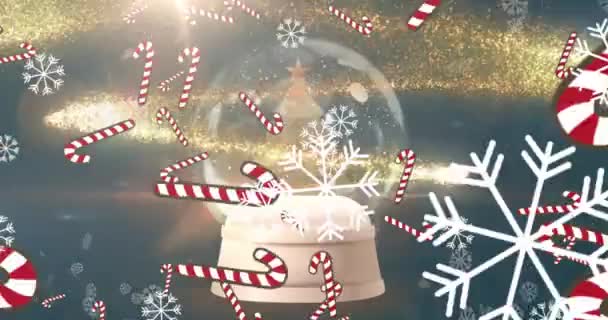 青い背景にクリスマスツリー 雪の落下やキャンディ缶と雪の地球のアニメーション クリスマスお祝いのコンセプトデジタル生成されたイメージ — ストック動画