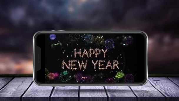 Digitale Animatie Van Vrolijke Nieuwjaarstekst Vuurwerk Exploderend Smartphone Scherm Houten — Stockvideo