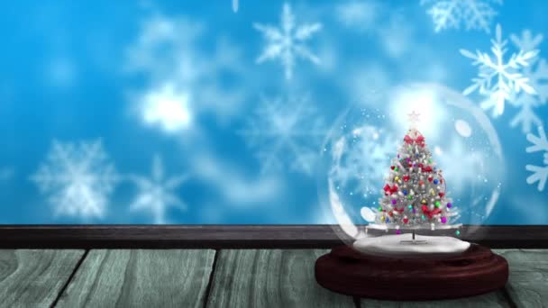 Анимация Снежного Шара Рождественской Ёлкой Деревянной Поверхности Зимними Пейзажами Падающим — стоковое видео