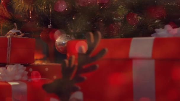 Animace Zdobeného Vánočního Stromku Dárků Padajícího Sněhu Vánoční Slavnostní Koncept — Stock video