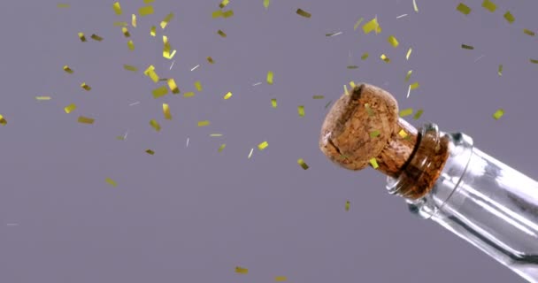 Animación Confeti Dorado Con Champán Abierto Sobre Fondo Gris Concepto — Vídeos de Stock