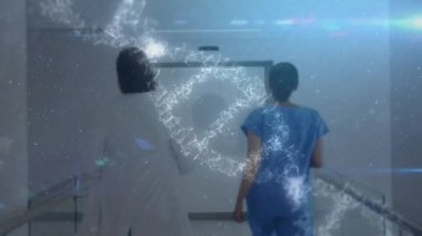 3D DNA yapısının dönüşünün dijital animasyonu ve hastane koridorunda koşan kadın doktor ve kadın tıp uzmanlarına karşı mavi ışık. tıp araştırması bilim konsepti