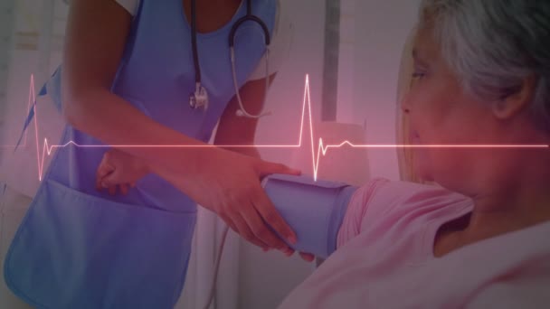 Animation Numérique Cardiofréquencemètre Contre Professionnel Santé Vérifiant Pression Artérielle Une — Video