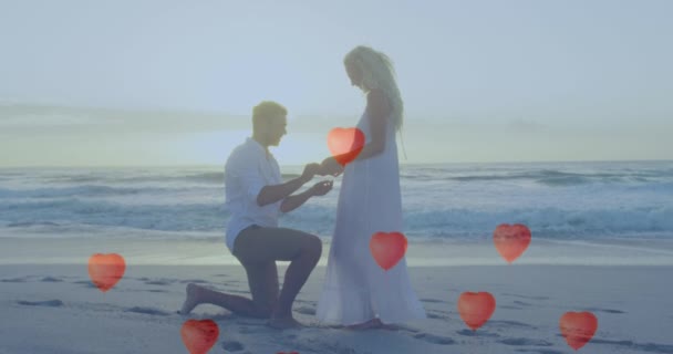 Animație Baloane Inimă Roșie Plutind Peste Cuplu Dragoste Bărbat Care — Videoclip de stoc
