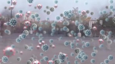 Yoğun caddelerde yürüyen yayaların üzerinde covid 19 hücrenin animasyonu. küresel covid 19 koronavirüs pandemik sağlık krizi konsepti dijital olarak oluşturulmuş görüntü.