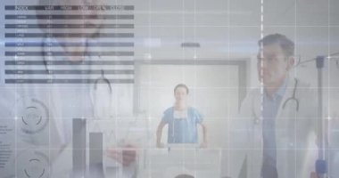 Hastanede erkek ve kadın doktorların tartıştığı istatistiksel veri işleme. Tıp araştırmaları ve küresel finansman kavramı