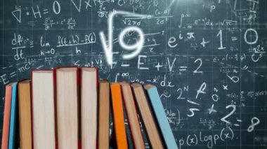 Mavi zemin üzerinde yüzen matematiksel denklemlere karşı çoklu kitapların dijital bileşimi. okul ve eğitim kavramı