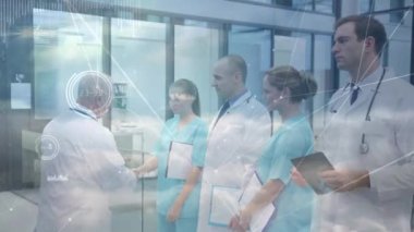 Hastanedeki doktorlarla el sıkışan erkek doktorlara karşı olan bağlantılar. tıp araştırma bilimi ve küresel ağ kavramı