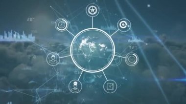 Gökyüzündeki bulutlara karşı bağlantı simgeleriyle dönen dünyanın dijital animasyonu. bilgisayar arayüzü ve ağ teknolojisi kavramı.