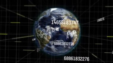 Dünya ve ızgara üzerinde değişen ve veri işleme numaralarının animasyonu. dijital arayüz küresel bağlantı ve dijital olarak oluşturulan iletişim konsepti.