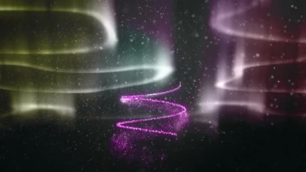 紫色光迹的数字动画在夜空中与五彩斑斓的光迹形成了圣诞树 圣诞节庆祝活动的传统概念 — 图库视频影像