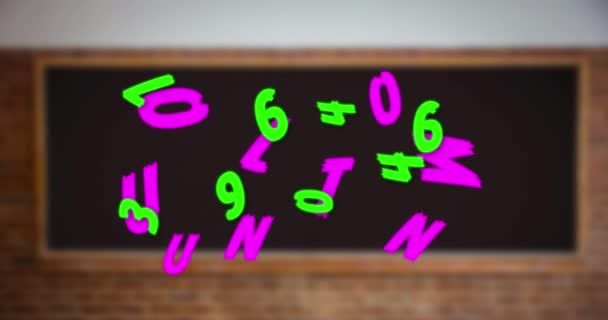 数字组成的变化字母和数字相对于黑板在学校 学校和教育概念 — 图库视频影像