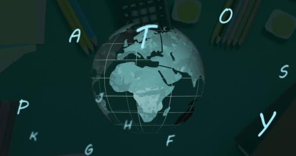 Okul Sabit Eşyalarına Karşı Dönen Dünya Üzerinde Yüzen Çoklu Alfabelerin — Stok video