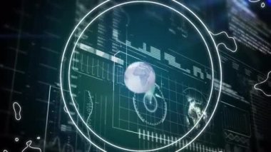 Mavi arka planda veri işleme ile bilgisayar arayüzü üzerinde dönen dünya. bilgisayar arayüzü ve ağ teknolojisi kavramı.