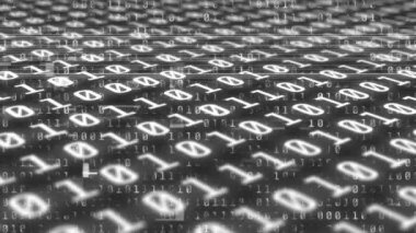 Siyah arkaplana karşı ikili kodlama dijital veri işleme dijital animasyonu. okul ve eğitim kavramı