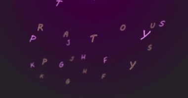 Mor arka planda yüzen ve hareket eden çoklu alfabelerin dijital animasyonu. okul ve eğitim kavramı