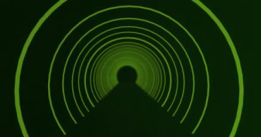 Siyah arka planda titreşen eşmerkezli yeşil neon yay tünelinde ilerliyoruz. enerji, elektrik, renk ve hareket konsepti, dijital olarak oluşturulmuş video.