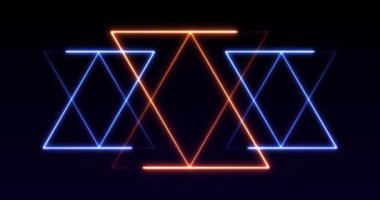 Parlayan neon mavi ve turuncu üçgenlerin animasyonu siyah arkaplanda kusursuz bir döngü üzerinde hareket ediyor. tekrarlanan renk ve hareket konsepti dijital olarak oluşturulmuş video.