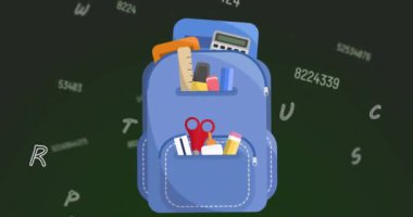 Okul çantasındaki simgelerin dijital animasyonları birden fazla değişen numaralara ve yeşil arkaplandaki alfabelere karşı. okul ve eğitim kavramı