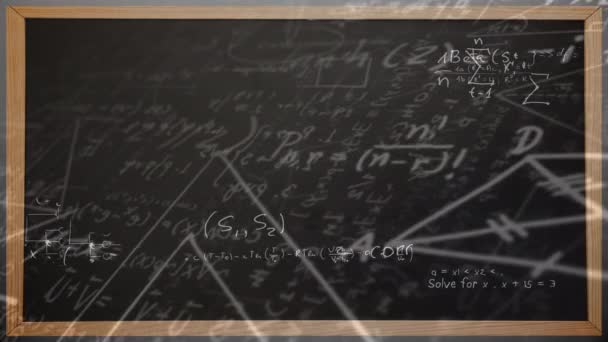 数学の方程式や図のデジタルアニメーションブラックボードに対して浮かんでいます 学校や教育の概念 — ストック動画