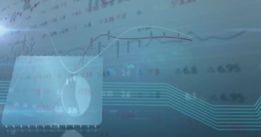 Bilgisayar çipi ve parlayan bağlantılar üzerinden finansal veri işleme animasyonu. dijital arayüz küresel bağlantı ve finans konsepti dijital olarak oluşturulmuş video.