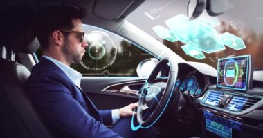 Dijital arayüzün otomobildeki iş adamının üzerindeki animasyonu. küresel bağlantı ağı ve teknoloji konsepti, dijital olarak oluşturulmuş video.