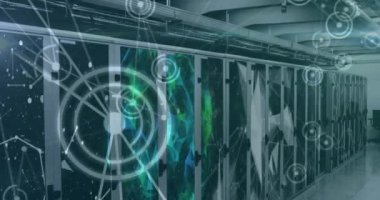 Bilgisayar sunucuları olan teknoloji odasındaki noktalarla bağlantı ağının animasyonu. dijital arayüz küresel bağlantı ve dijital olarak oluşturulan iletişim konsepti.