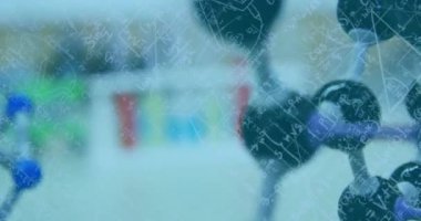 Kimya laboratuvarı üzerinde matematiksel ve bilimsel formüllerin animasyonu. Bilimsel araştırma ve tıp konsepti dijital olarak üretilen görüntü.