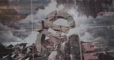 Gece gök gürültülü fırtınaya karşı bozuk avro sembolü üzerinde veri işleme dijital bileşimi. küresel finans ve ekonomi kavramı