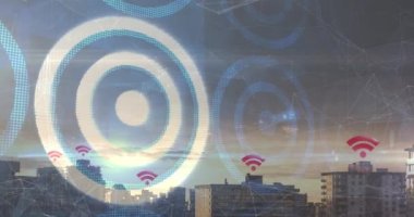 Wi-Fi sembollü gökdelenlerin ve mavi-beyaz dairelerin animasyonu. dijital arayüz küresel bağlantılar konsepti dijital olarak oluşturulmuş video.