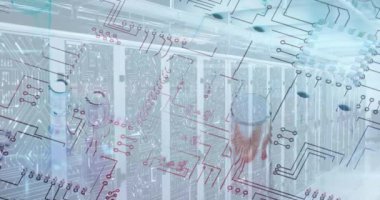 Boş bir sunucu odasında mikro işlemci animasyonu. dijital arayüz küresel bağlantılar konsepti dijital olarak oluşturulmuş video.