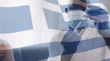 Yunan bayrağının maskeli doktorla canlandırılması aşıyı hazırlıyor. Coronavirus covid 19 salgını sırasında sağlık ve koruma dijital olarak üretilen video.