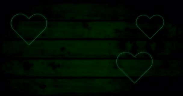 Animación Tres Corazones Neón Verde Parpadeando Sobre Fondo Madera Oscura — Vídeos de Stock