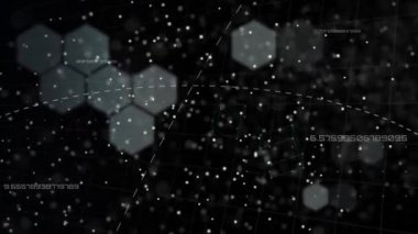 Siyah zemin üzerindeki çoklu geometrik şekillere karşı dönen DNA yapısının dijital animasyonu. Bilgisayar arayüzü ve tıbbi araştırma teknolojisi kavramı.