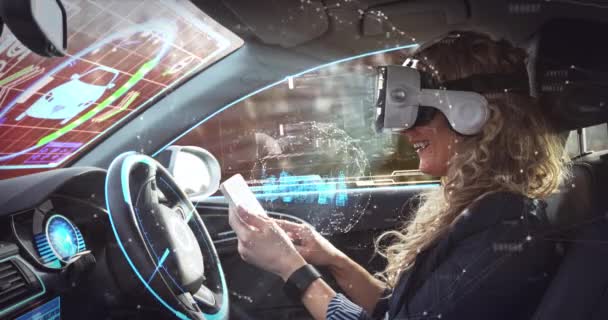 Animation of 3d cityscape over woman wearing vr headset in self driving car — Stock Video