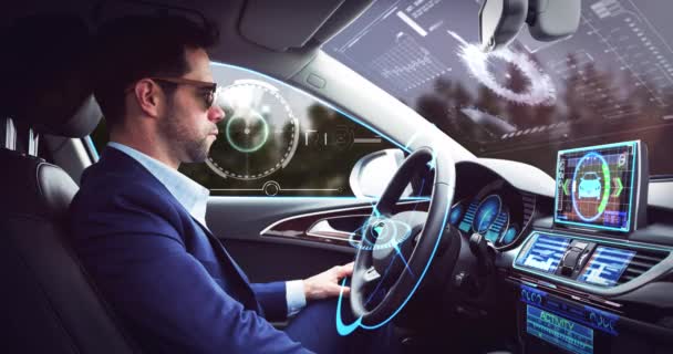 Animación de interfaz digital sobre hombre de negocios en auto conducción de coches — Vídeos de Stock