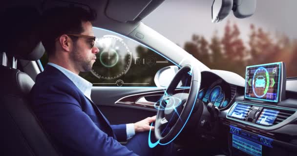 Animación del escaneo del visor sobre un hombre de negocios que usa auriculares vr en un auto que conduce — Vídeos de Stock