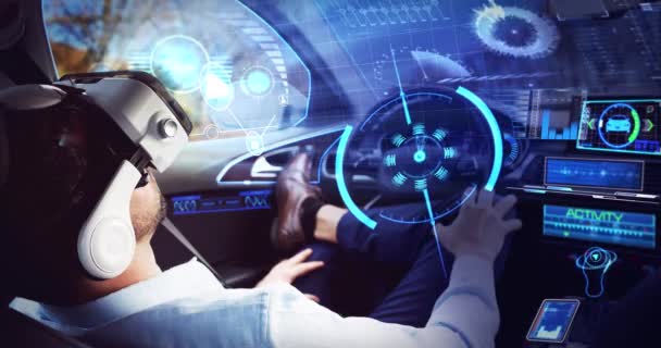 Animación de la pantalla sobre hombre de negocios con auriculares vr en coche de conducción autónoma — Vídeos de Stock