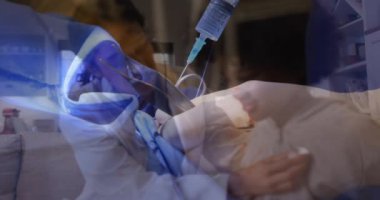 Doktor Stehoscope ve el aşılarıyla hastayı kontrol ediyor. Coronavirus covid 19 salgını sırasında sağlık ve koruma dijital olarak üretilen video.