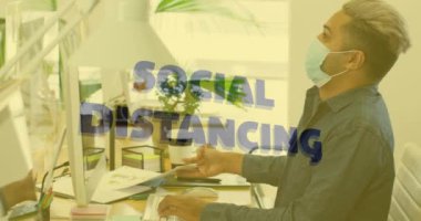 İş arkadaşlarıyla sosyal mesafeler arasındaki sosyal mesafenin animasyonu. Coronavirus covid 19 salgını sırasında sağlık ve korunma, dijital olarak üretilen video.