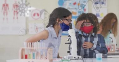 Fen dersinde maskeli okul çocuklarıyla covid idrawinglerin animasyonu. Coronavirus covid 19 salgını sırasında sağlık ve koruma dijital olarak üretilen video.