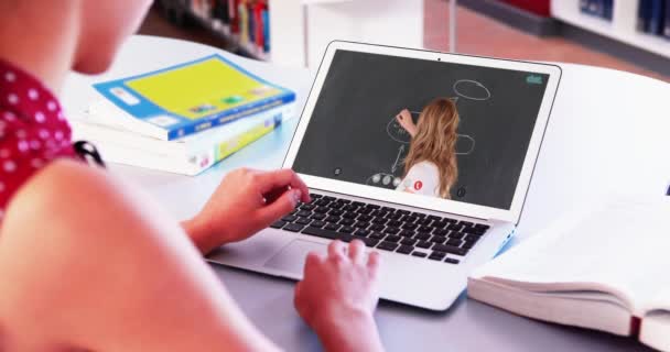 Biała Studentka Korzystająca Laptopa Rozmowie Wideo Nauczycielką Edukacja Online Domu — Wideo stockowe