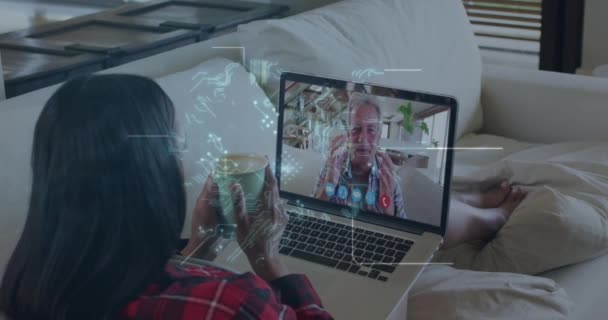 Animação Placa Mãe Computador Brilhante Com Rede Ícones Sobre Mulher — Vídeo de Stock