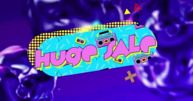 Mavi renkli afiş ve mor renkli arka plan üzerine pembe harflerle büyük satış metinlerinin animasyonu. Retro alışveriş, perakende ve tasarruf konsepti dijital olarak oluşturulmuş video.