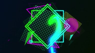 Arkaplanda neon ışık izleri olan parıldayan neon geometrik şekillerin animasyonu. Renk ve hareket kavramı dijital olarak oluşturulmuş video.