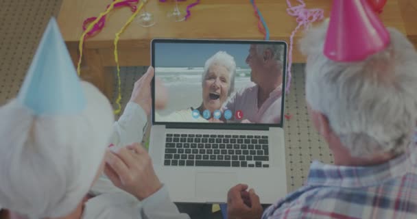 Animatie Van Sociale Afstandelijke Sms Jes Een Stel Dat Feestmutsen — Stockvideo