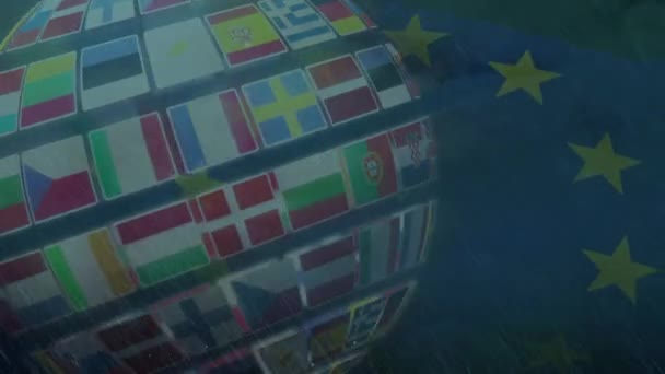 複数のヨーロッパ諸国の地球上の雷嵐は Euの旗を振って旗を翻す 欧州連合の概念における金融危機と不況 — ストック動画