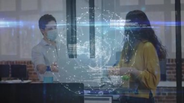 Ofiste dirseklerini birbirine değdirerek birbirini selamlayan çeşitli ofis arkadaşlarına karşı kurulan bir ağ. covid-19 salgını sırasında küresel ağ ve iş dünyası