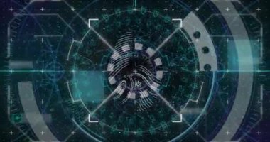 Mavi zemin üzerinde veri işleme ile mikroskop tarayıcısına karşı biyometrik parmak izi. Bilgisayar arayüzü teknolojisi ve siber güvenlik kavramı